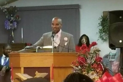 Pastor-Mac-pulpit